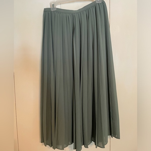Green Midi Skirt - Picture 1 of 1